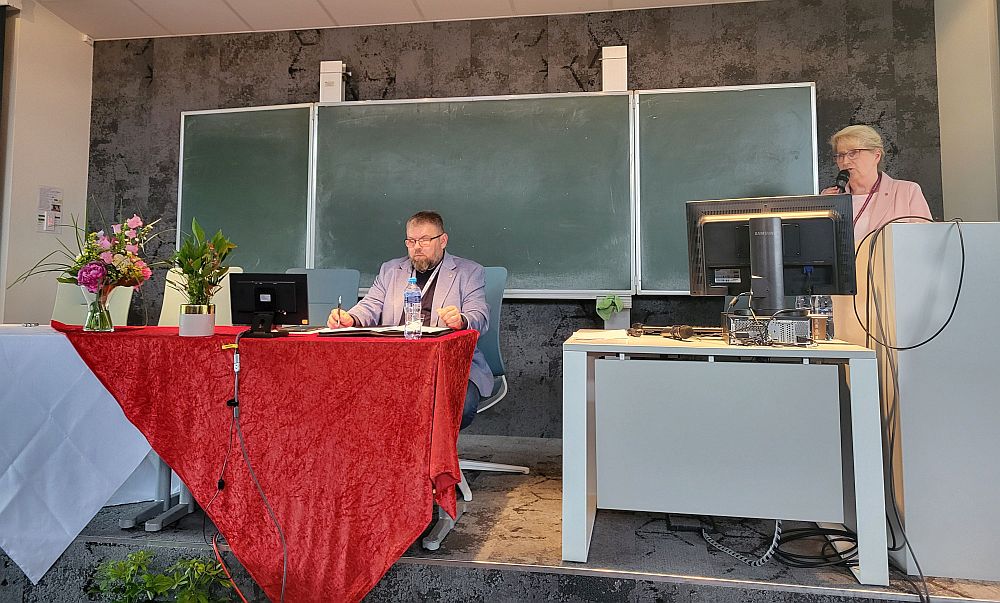 Przewodniczący obrad Konferencji kolega Adam Rzepkowski i koleżanka Prezes ZNP w PŁ Barbara Kościelniak-Mucha. 02 konferencja znp foto by Karolina Domańska